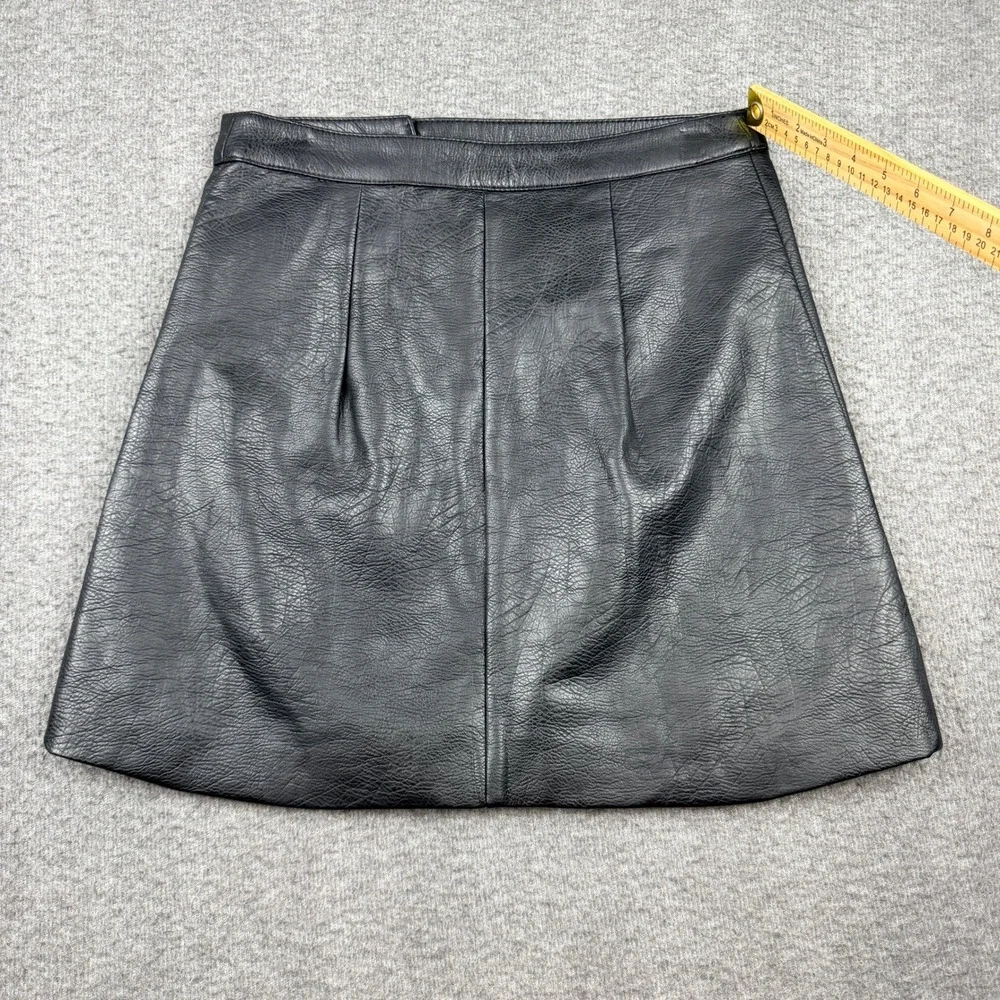 H&M Divided Black‎ Faux Leather Moto Mini Skirt Women's Size 4